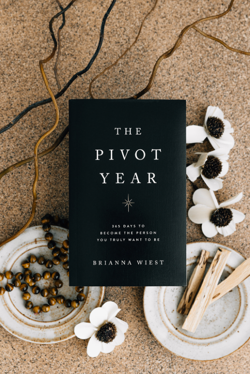 The Pivot Year - Brianna Wiest - Paperback book