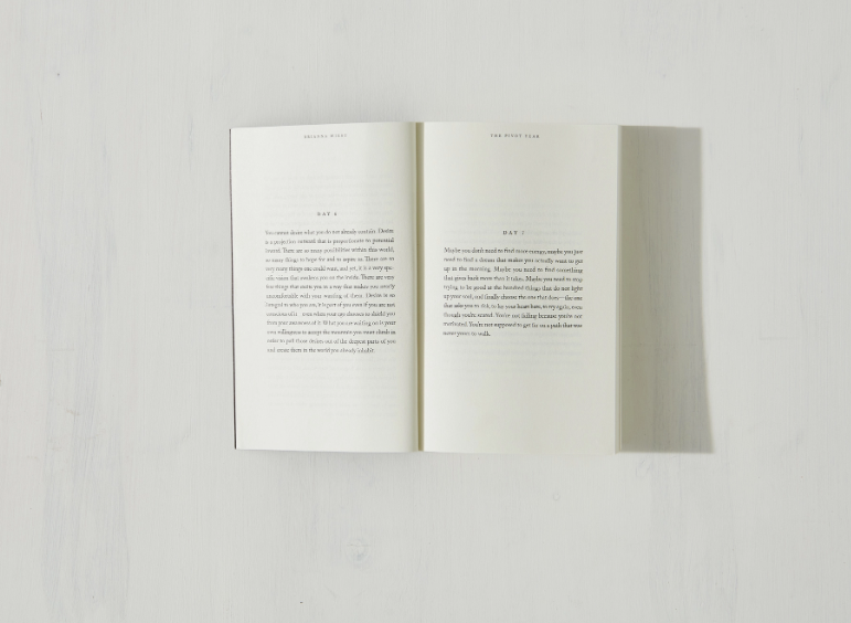 The Pivot Year - Brianna Wiest - Paperback book