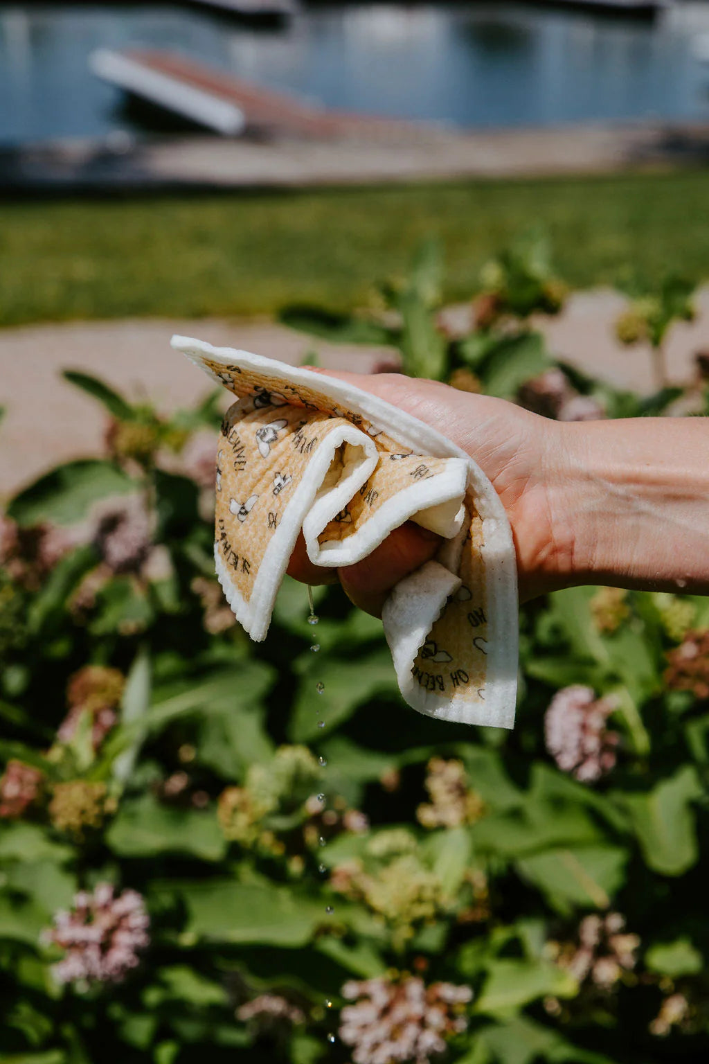 Oh Beehive - Reusable Dish Cloth - Buzzy Bee