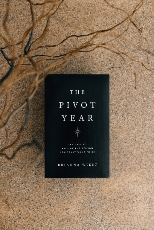 The Pivot Year - Brianna Wiest - Paperback book