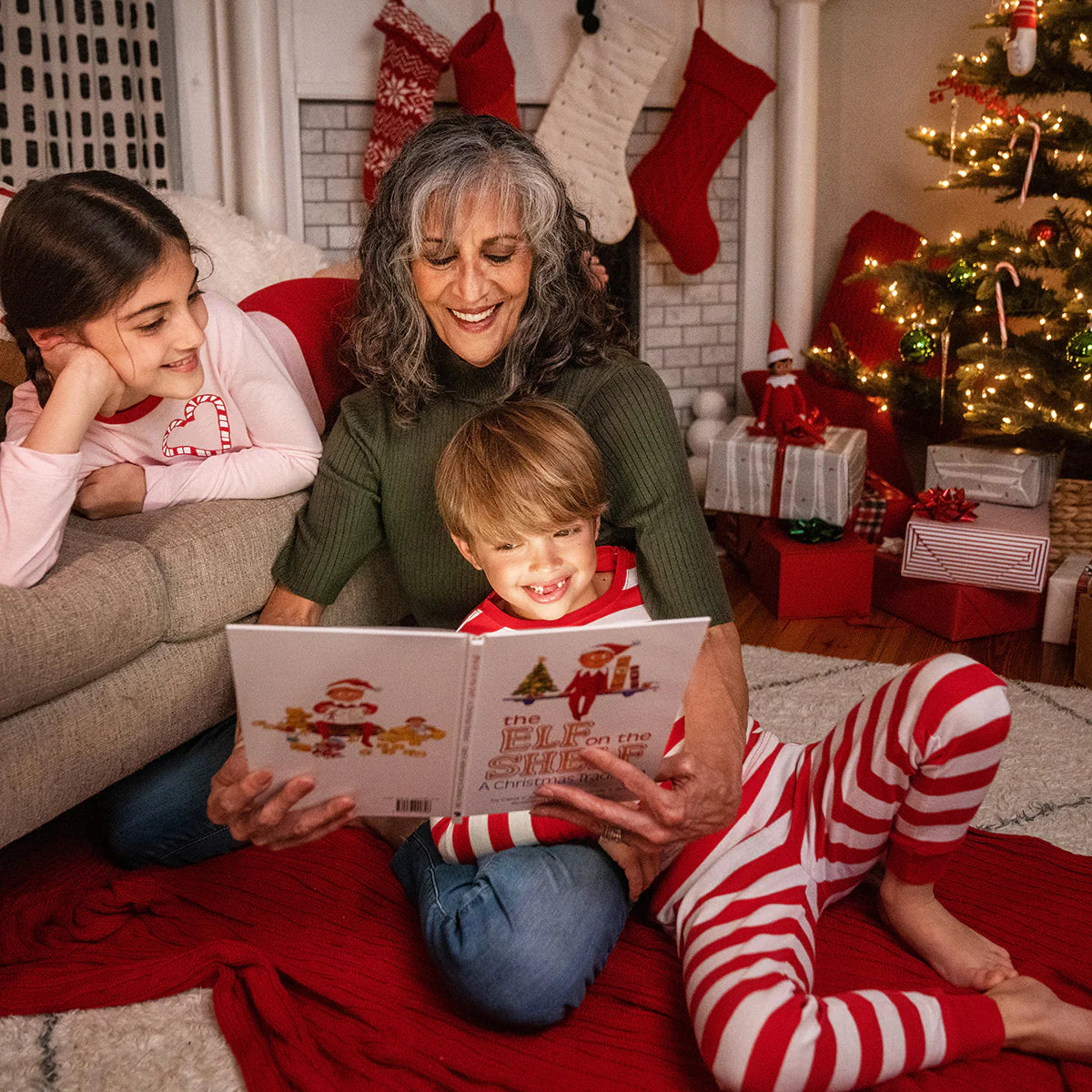 Elf on the Shelf® Box Set - English Book &  Scout Elf® - Boy Blue Eyes