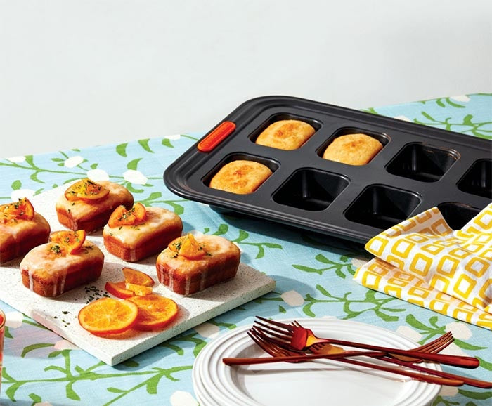 Le Creuset - Mini Loaf Pan (8 mini-cakes)